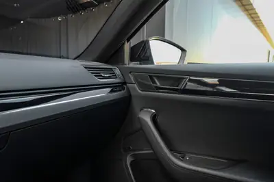 Skoda Superb Combi 2.0 TDi L&K 4x4 — Monospace diesel premium, 74 250 km, transmission DSG — Miniature 22