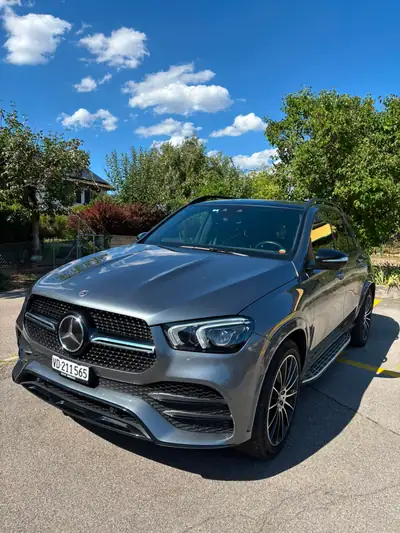 Mercedes-Benz GLE 350 e AMG Line — SUV hybride rechargeable, 347 ch et émissions ultra-basses — rear view