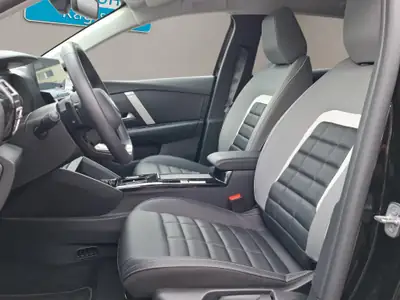 Citroën C4 1.2 Hybrid Max 2025 — Berline hybride économe, 28'000 km seulement — détail