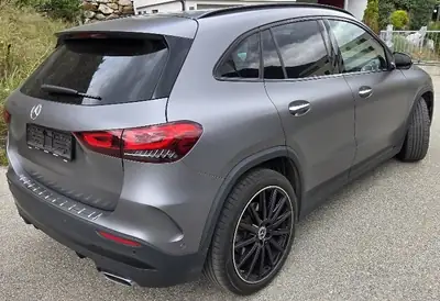 Mercedes-Benz GLA 250 AMG Line 4matic — Élégance SUV compact avec rouage intégral — Heckansicht