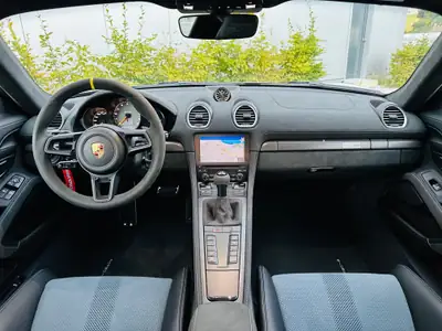 Porsche 718 Cayman GT4 RS PDK Weissach — 500 ch, kilométrage neuf, garantie Porsche — Miniature 17