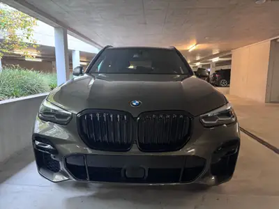 BMW X5 40i xDrive M-Sport 2023 — SUV Premium Hybride Léger, Seulement 51 000 km — fianco