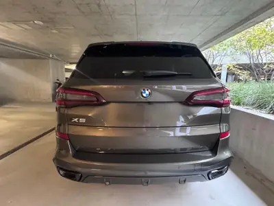 BMW X5 40i xDrive M-Sport 2023 — SUV Premium Hybride Léger, Seulement 51 000 km — interni