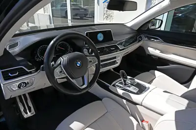 BMW 740d xDrive — Berline de prestige diesel, M-Paket, 320 ch — Miniature 9