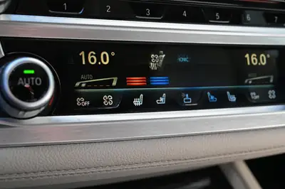 BMW 740d xDrive — Berline de prestige diesel, M-Paket, 320 ch — Miniature 15