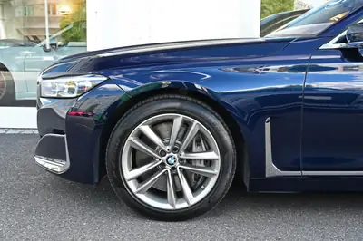 BMW 750i xDrive — Berline de prestige 530 ch, traction intégrale, faible kilométrage — détail