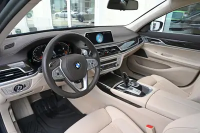 BMW 750i xDrive — Berline de prestige 530 ch, traction intégrale, faible kilométrage — Miniature 13