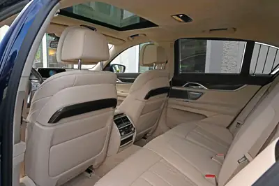 BMW 750i xDrive — Berline de prestige 530 ch, traction intégrale, faible kilométrage — Miniature 18