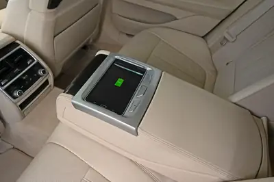 BMW 750i xDrive — Berline de prestige 530 ch, traction intégrale, faible kilométrage — Miniature 21
