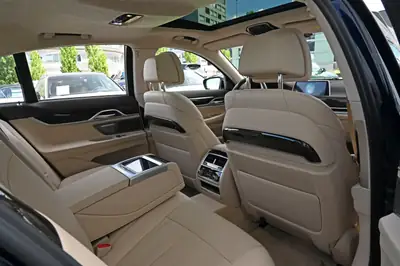 BMW 750i xDrive — Berline de prestige 530 ch, traction intégrale, faible kilométrage — Miniature 23