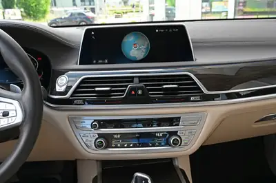 BMW 750i xDrive — Berline de prestige 530 ch, traction intégrale, faible kilométrage — Miniature 28