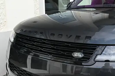 Range Rover Sport D300 MHEV 2023 — SUV premium hybride diesel, 29'000 km, Black Package — intérieur