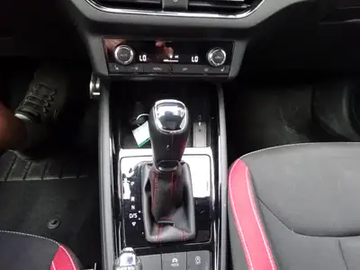 Skoda Kamiq 1.5 TSI Monte Carlo — SUV compact dynamique, toit panoramique et caméra — Miniature 11