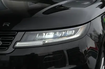 Range Rover Sport D300 MHEV — Luxe hybride diesel, 49 500 km seulement — tableau de bord