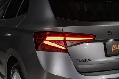 Skoda Fabia 1.0 TSI Selection DSG — Citadine économique avec garantie constructeur 5 ans — Miniatur 27