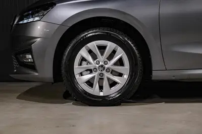 Skoda Fabia 1.0 TSI Selection DSG — Citadine économique avec garantie constructeur 5 ans — Miniatur 28