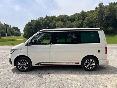 VW T6.1 California Beach — Aménagement camping premium, prêt à voyager — Heckansicht