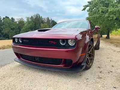 Dodge Challenger RT Scat Pack Wide Body 392 — Muscle car américaine authentique, 78'000 km — vue extérieure