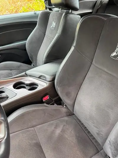 Dodge Challenger RT Scat Pack Wide Body 392 — Muscle car américaine authentique, 78'000 km — intérieur