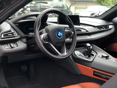BMW i8 Ultimate Sophisto Edition — Hypercar hybride rechargeable, 16 000 km, édition limitée — arrière