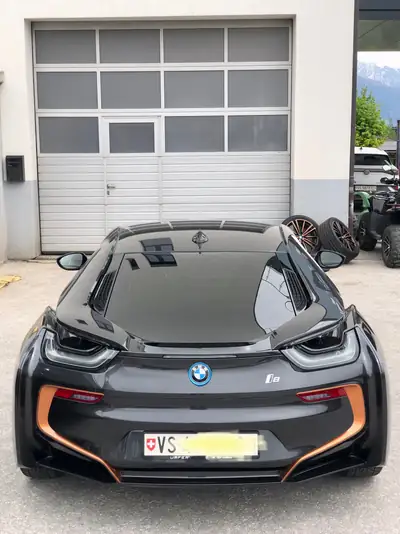 BMW i8 Ultimate Sophisto Edition — Hypercar hybride rechargeable, 16 000 km, édition limitée — Miniature 8
