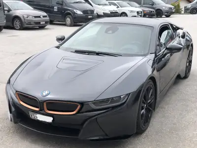 BMW i8 Ultimate Sophisto Edition — Hypercar hybride rechargeable, 16 000 km, édition limitée — Miniature 7