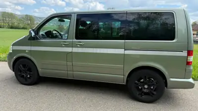 VW T5 2.5 TDI 174 Highline — Monospace diesel 7 places, sans sinistre — Heckansicht