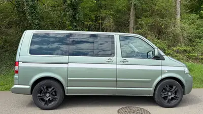 VW T5 2.5 TDI 174 Highline — Monospace diesel 7 places, sans sinistre — Seitenansicht