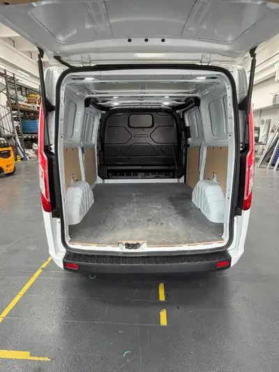 Ford Transit Custom 1.0 EcoBoost Trend PHEV — Utilitaire hybride rechargeable, 38 900 km — Heckansicht