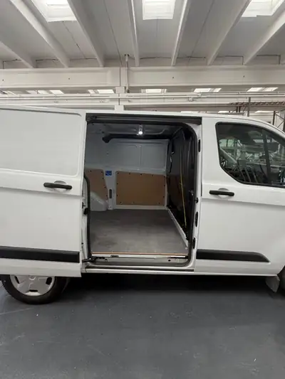 Ford Transit Custom 1.0 EcoBoost Trend PHEV — Utilitaire hybride rechargeable, 38 900 km — Armaturenbrett