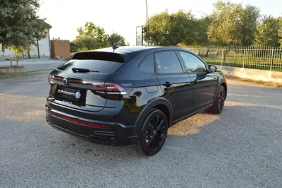 VW Taigo 1.0 TSI R-Line — Petit SUV urbain dynamique, toit panoramique et techno moderne — interior