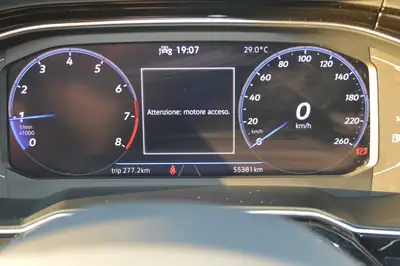 VW Taigo 1.0 TSI R-Line — Petit SUV urbain dynamique, toit panoramique et techno moderne — Thumbnail 9