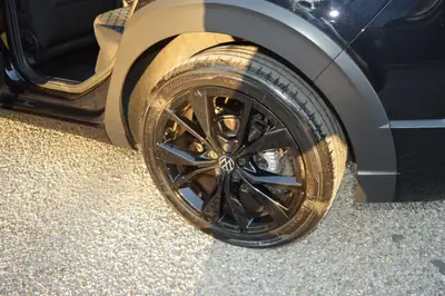 VW Taigo 1.0 TSI R-Line — Petit SUV urbain dynamique, toit panoramique et techno moderne — Thumbnail 10