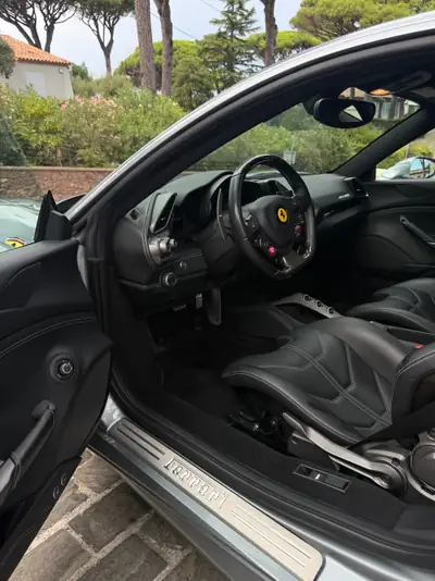 Ferrari 488 GTB — Supercar V8 670ch, Freins & Pneus Neufs, Approuvée Ferrari — détail