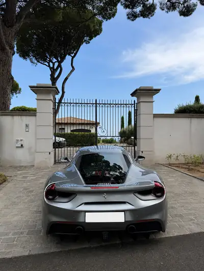Ferrari 488 GTB — Supercar V8 670ch, Freins & Pneus Neufs, Approuvée Ferrari — Miniature 9