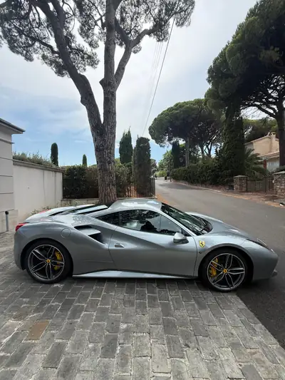 Ferrari 488 GTB — Supercar V8 670ch, Freins & Pneus Neufs, Approuvée Ferrari — Miniature 10