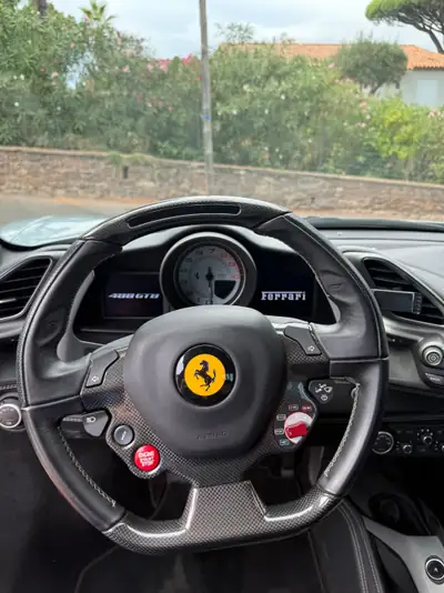 Ferrari 488 GTB — Supercar V8 670ch, Freins & Pneus Neufs, Approuvée Ferrari — Miniature 11
