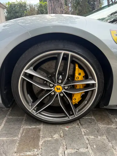 Ferrari 488 GTB — Supercar V8 670ch, Freins & Pneus Neufs, Approuvée Ferrari — Miniature 15