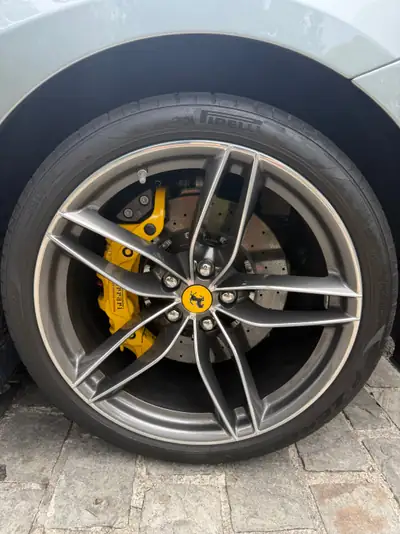 Ferrari 488 GTB — Supercar V8 670ch, Freins & Pneus Neufs, Approuvée Ferrari — Miniature 14