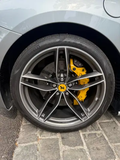 Ferrari 488 GTB — Supercar V8 670ch, Freins & Pneus Neufs, Approuvée Ferrari — Miniature 17