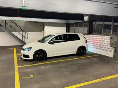 VW Golf 2.0 TSI R DSG 4motion — 270 ch, 4WD sportif et révisé — Heckansicht