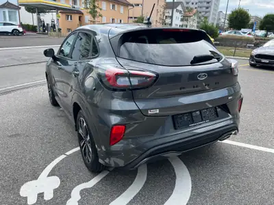 Ford Puma 1.0 MHEV ST-Line — Compact hybride économe avec roues hiver incluses — vista posteriore