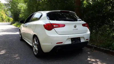 Alfa Romeo Giulietta 1.4 TB 170 ch — Sportive compacte, sans sinistre — Seitenansicht