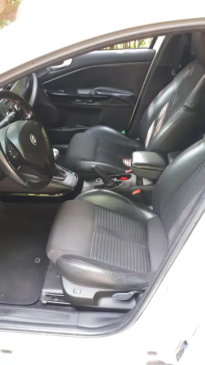 Alfa Romeo Giulietta 1.4 TB 170 ch — Sportive compacte, sans sinistre — Armaturenbrett