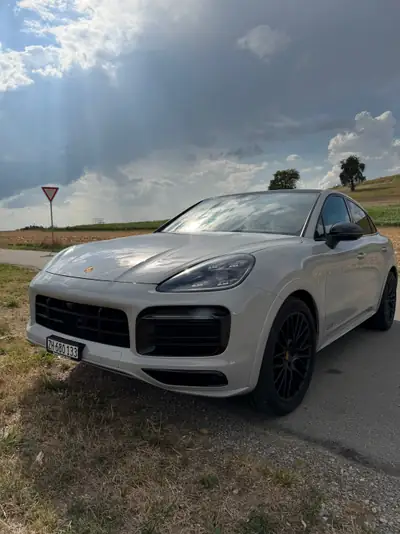 Porsche Cayenne 4.0 V8 GTS Coupé — SUV coupé haute performance, 56'000 km seulement — vista posteriore