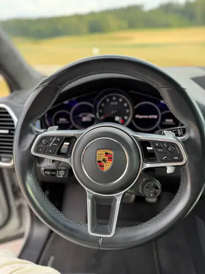 Porsche Cayenne 4.0 V8 GTS Coupé — SUV coupé haute performance, 56'000 km seulement — cruscotto
