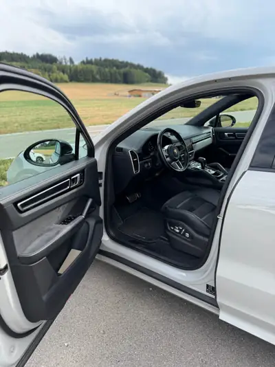 Porsche Cayenne 4.0 V8 GTS Coupé — SUV coupé haute performance, 56'000 km seulement — Miniatura 9