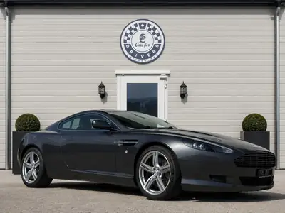 Aston Martin DB9 5.9 V12 — Chef-d'œuvre britannique, 34 500 km, parfait état — vista esterna