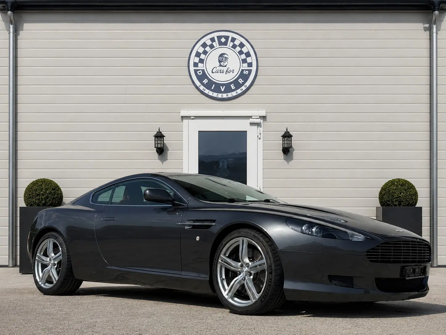 Aston Martin DB9 5.9 V12 — Chef-d'œuvre britannique, 34 500 km, parfait état