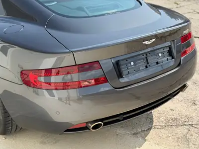 Aston Martin DB9 5.9 V12 — Chef-d'œuvre britannique, 34 500 km, parfait état — vista posteriore
